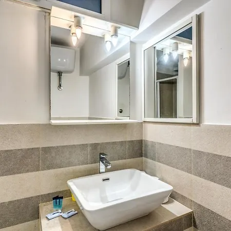 Lovely Spacious Near The Colosseum Apartamento