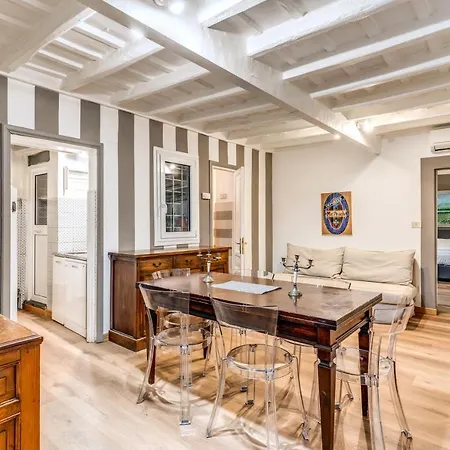 Apartamento Lovely Spacious Near The Colosseum *