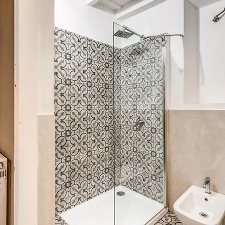 Lovely Spacious Near The Colosseum