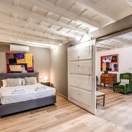 Lovely Spacious Near The Colosseum アパート ローマ