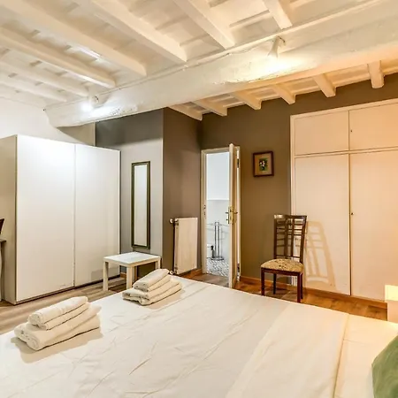 Lovely Spacious Near The Colosseum * ローマ