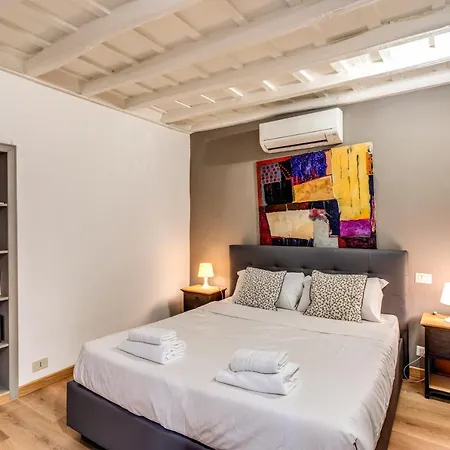 Lovely Spacious Near The Colosseum アパート ローマ