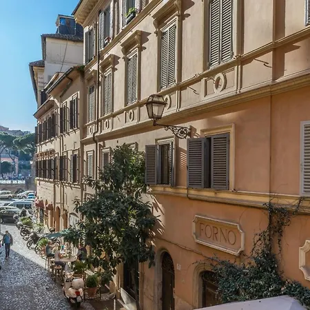 Lovely Spacious Near The Colosseum Apartment