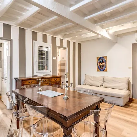 Lovely Spacious Near The Colosseum *