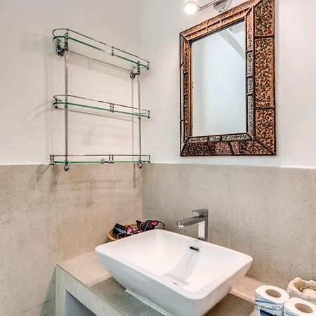 Lovely Spacious Near The Colosseum * Rom